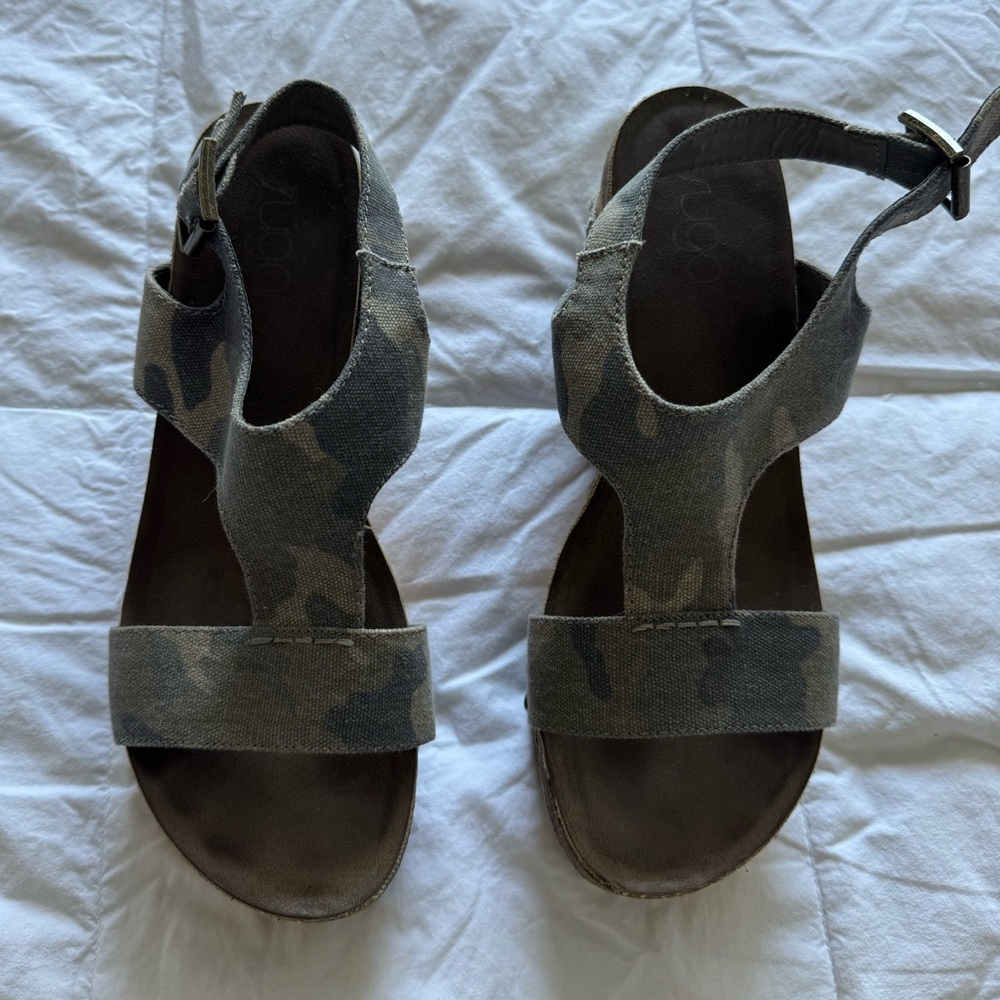 Camouflage Sandals with Buckle
